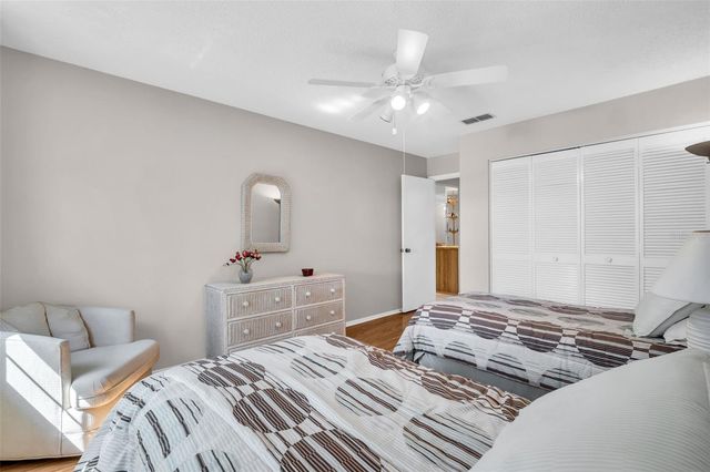 860 MACLAREN DRIVE N B, Palm Harbor, FL 34684