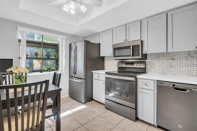 860 MACLAREN DRIVE N B, Palm Harbor, FL 34684
