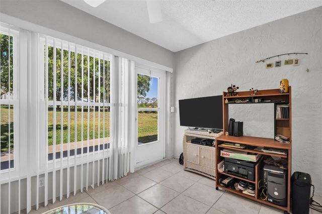 860 MACLAREN DRIVE N B, Palm Harbor, FL 34684