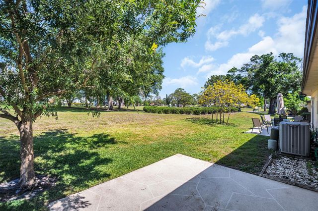 860 MACLAREN DRIVE N B, Palm Harbor, FL 34684