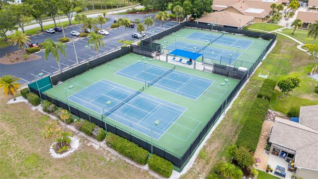 860 MACLAREN DRIVE N B, Palm Harbor, FL 34684