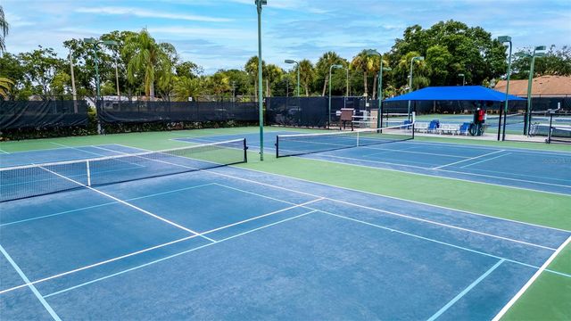 860 MACLAREN DRIVE N B, Palm Harbor, FL 34684