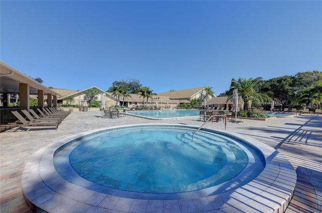 860 MACLAREN DRIVE N B, Palm Harbor, FL 34684