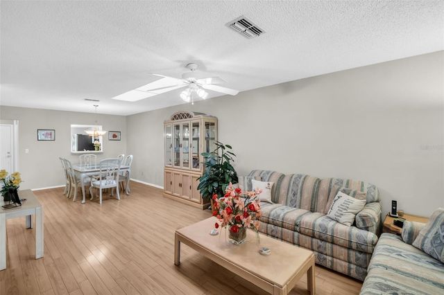 860 MACLAREN DRIVE N B, Palm Harbor, FL 34684