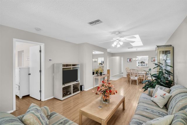 860 MACLAREN DRIVE N B, Palm Harbor, FL 34684