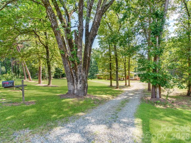 7124 Ridge Lane Road, Charlotte, NC 28262