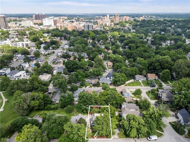 4815 Bell Street, Kansas City, MO 64112