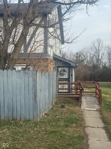 9887 Royce Drive, Indianapolis, IN 46235