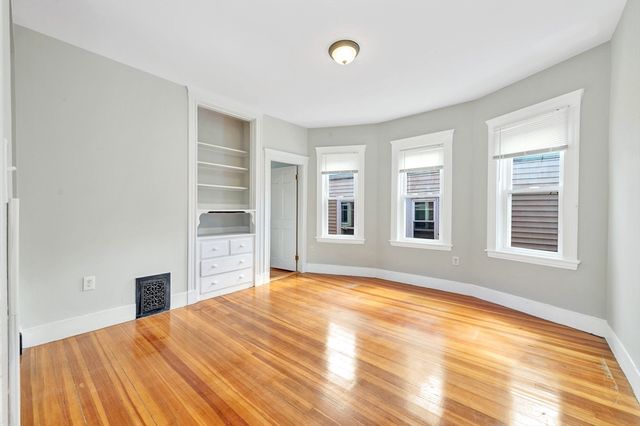 18 Peverell St, Boston, MA 02125
