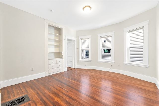 18 Peverell St, Boston, MA 02125