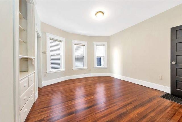 18 Peverell St, Boston, MA 02125