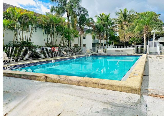 17255 SW 95th Avenue 101, Palmetto Bay, FL 33157