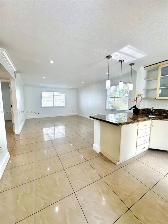 17255 SW 95th Avenue 101, Palmetto Bay, FL 33157