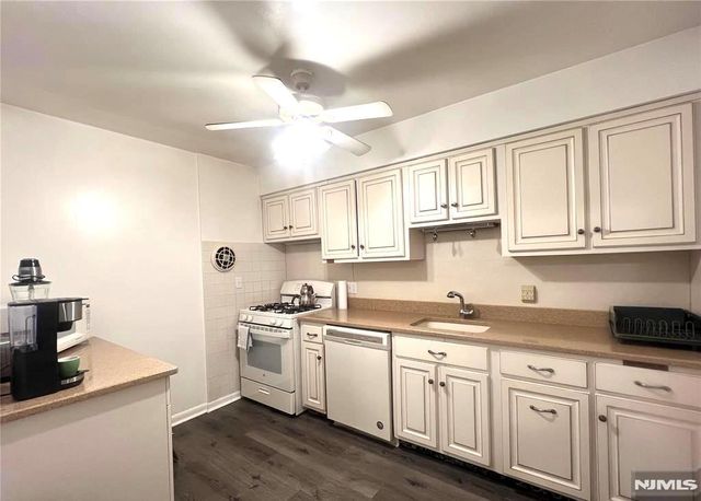 275 Hoym Street 2E, Fort Lee, NJ 07024