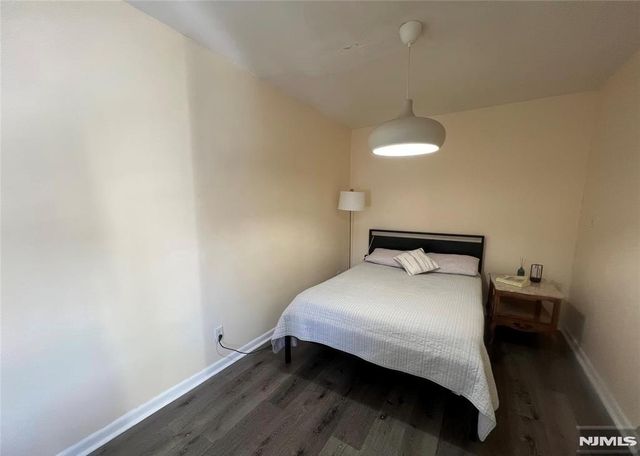 275 Hoym Street 2E, Fort Lee, NJ 07024