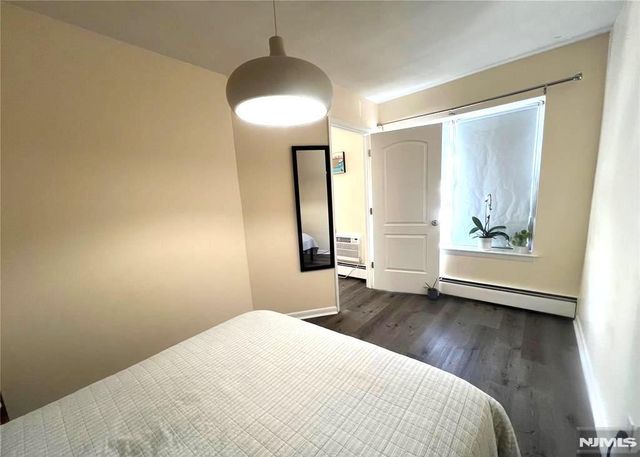 275 Hoym Street 2E, Fort Lee, NJ 07024