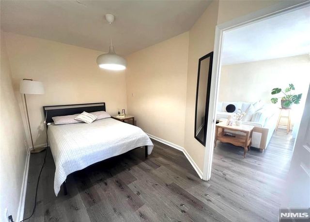 275 Hoym Street 2E, Fort Lee, NJ 07024