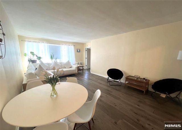 275 Hoym Street 2E, Fort Lee, NJ 07024