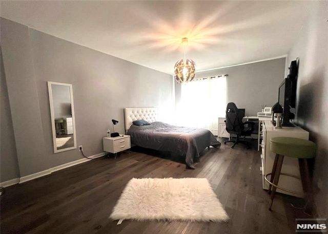 275 Hoym Street 2E, Fort Lee, NJ 07024