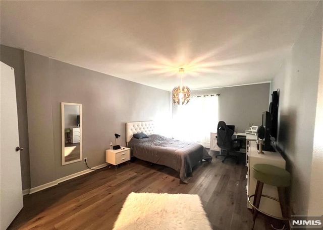 275 Hoym Street 2E, Fort Lee, NJ 07024