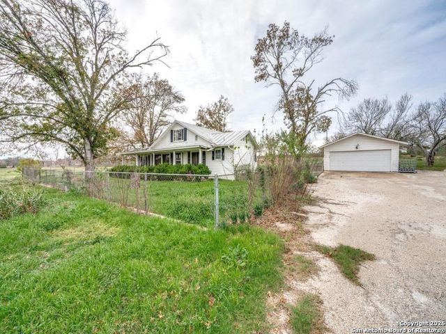 7431 & 7433 Real Road, China Grove, TX 78263