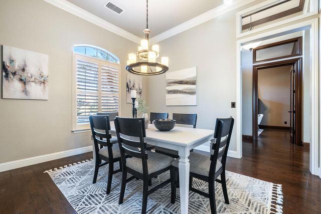 332 W Everglade Avenue, Clovis, CA 93619