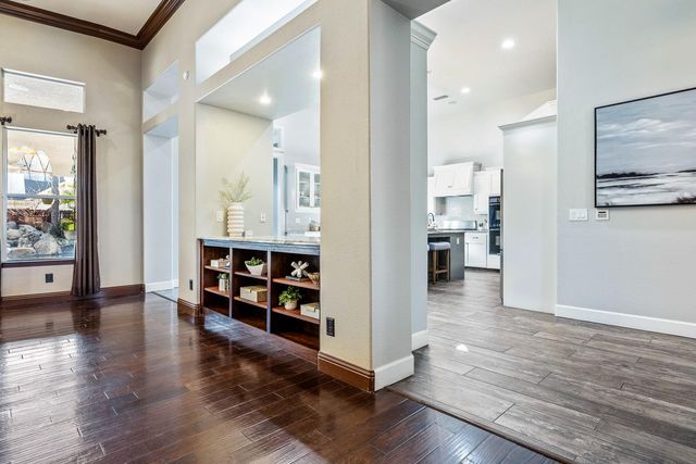 332 W Everglade Avenue, Clovis, CA 93619