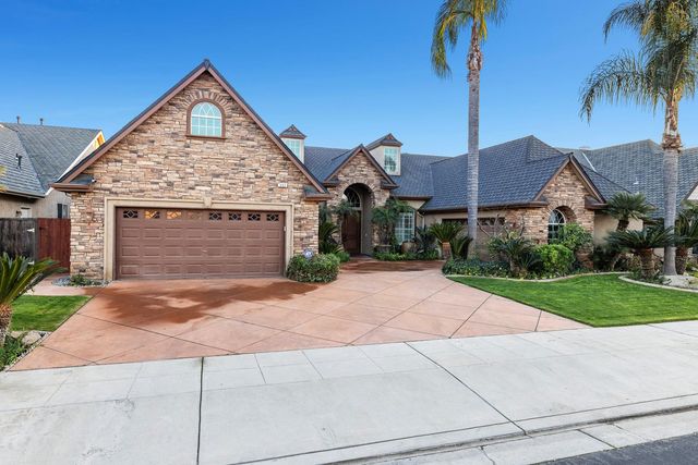 332 W Everglade Avenue, Clovis, CA 93619