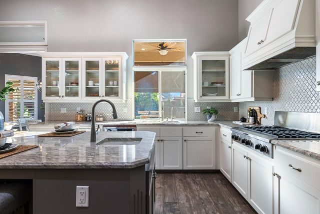 332 W Everglade Avenue, Clovis, CA 93619