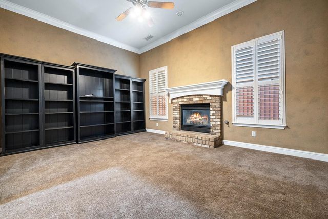 332 W Everglade Avenue, Clovis, CA 93619