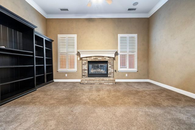 332 W Everglade Avenue, Clovis, CA 93619