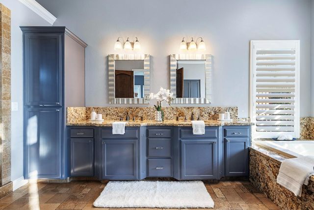 332 W Everglade Avenue, Clovis, CA 93619