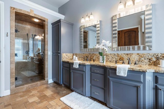 332 W Everglade Avenue, Clovis, CA 93619