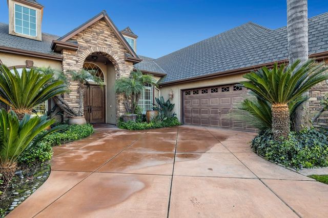 332 W Everglade Avenue, Clovis, CA 93619