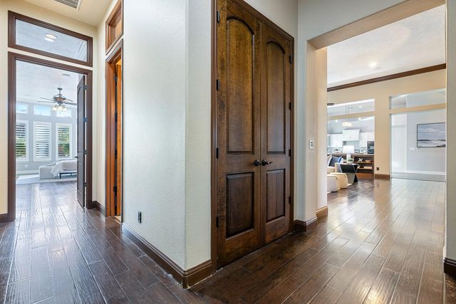 332 W Everglade Avenue, Clovis, CA 93619