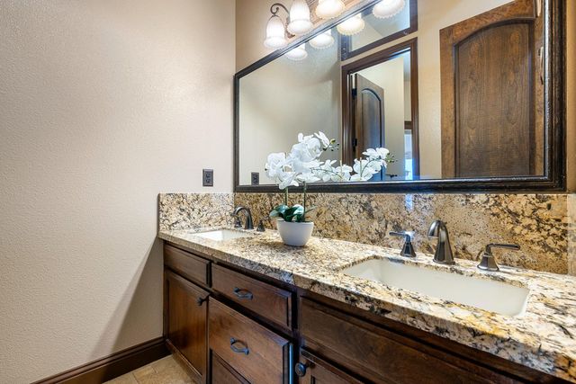 332 W Everglade Avenue, Clovis, CA 93619