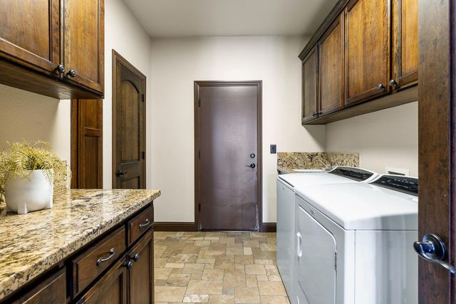 332 W Everglade Avenue, Clovis, CA 93619