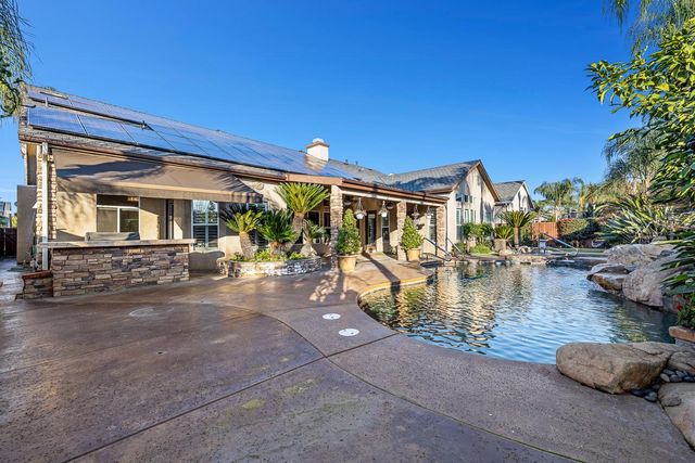 332 W Everglade Avenue, Clovis, CA 93619