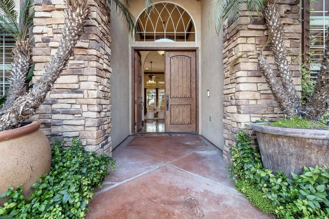 332 W Everglade Avenue, Clovis, CA 93619