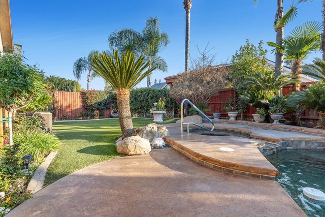 332 W Everglade Avenue, Clovis, CA 93619