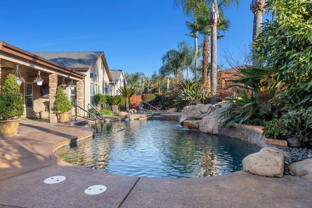 332 W Everglade Avenue, Clovis, CA 93619