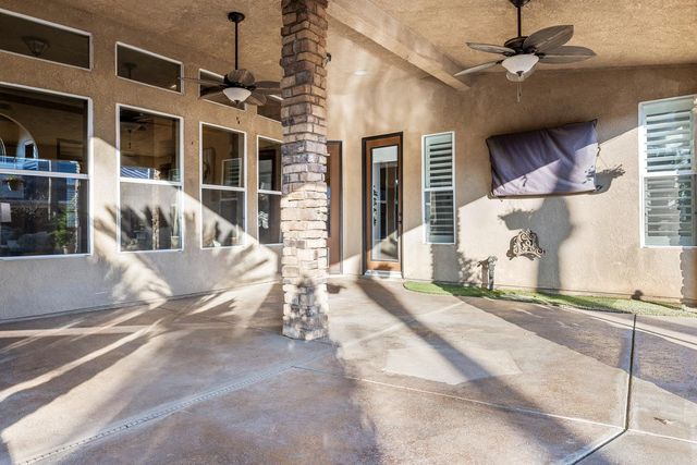 332 W Everglade Avenue, Clovis, CA 93619