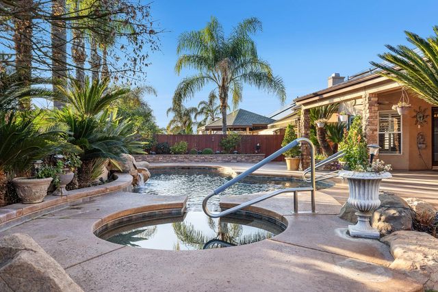 332 W Everglade Avenue, Clovis, CA 93619