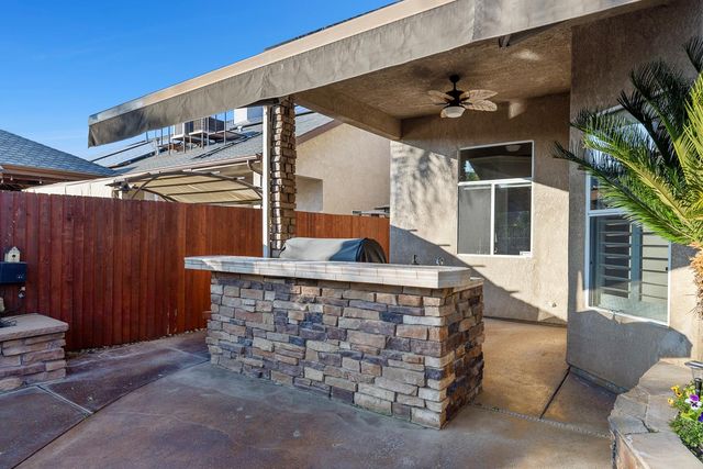 332 W Everglade Avenue, Clovis, CA 93619