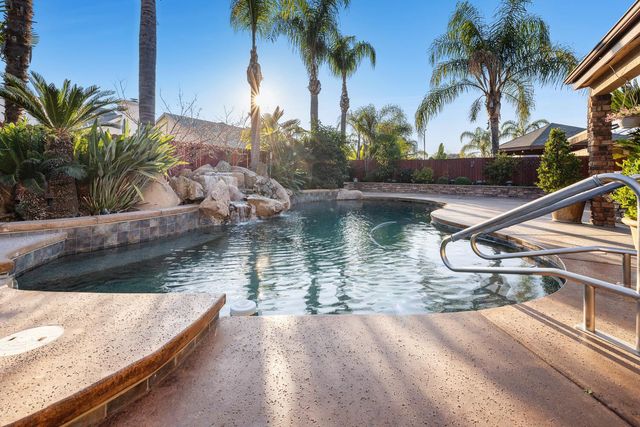 332 W Everglade Avenue, Clovis, CA 93619