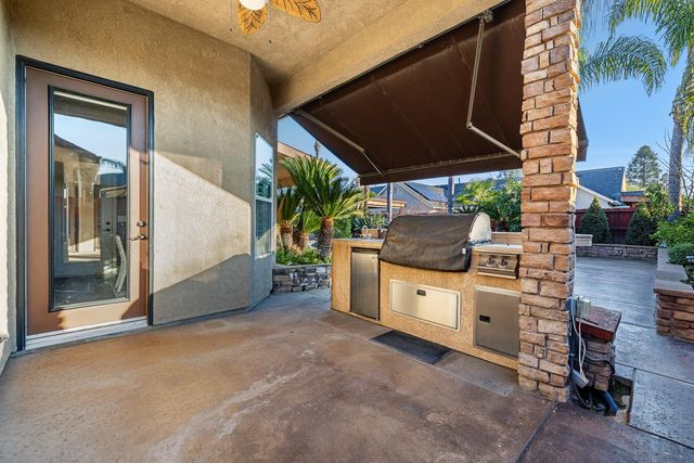 332 W Everglade Avenue, Clovis, CA 93619