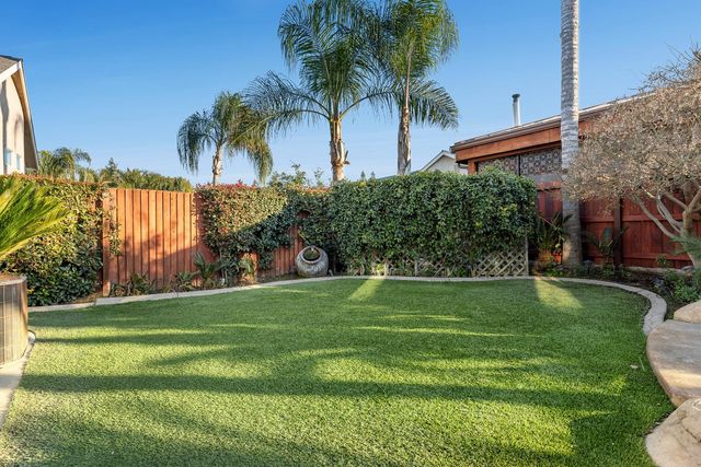 332 W Everglade Avenue, Clovis, CA 93619