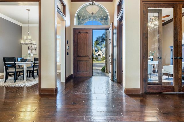 332 W Everglade Avenue, Clovis, CA 93619