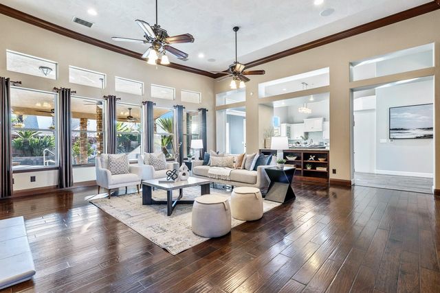 332 W Everglade Avenue, Clovis, CA 93619