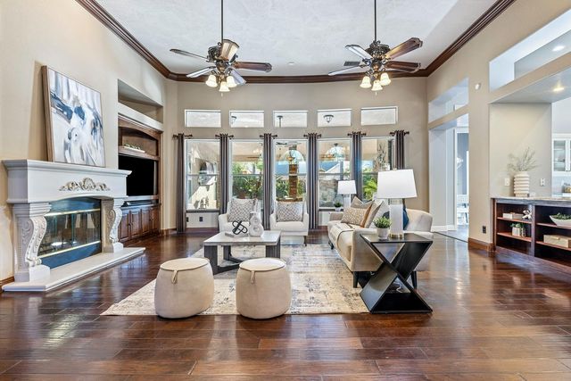 332 W Everglade Avenue, Clovis, CA 93619